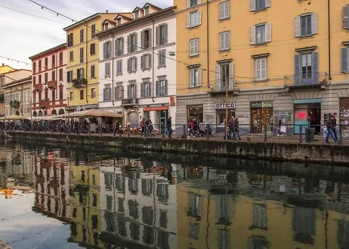 Design Canal Navigli View * ميلان