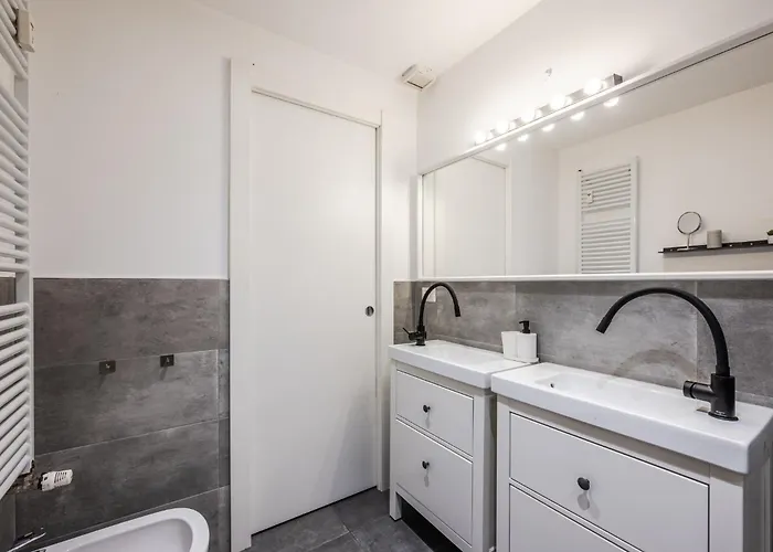 Apartment The Botanical Court - Porta Venezia Milan