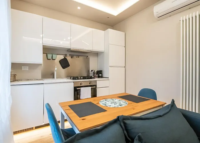 Ht Maison Angera מילאנו