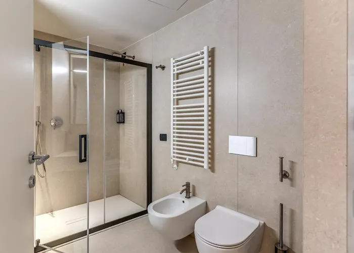 Seety Porta Romana Statue * Μιλάνο