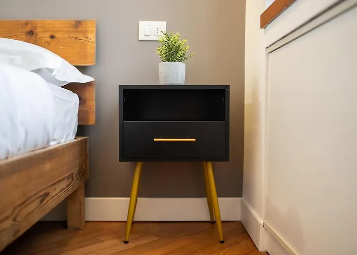 Stylish With Balcony - Brera Apartament