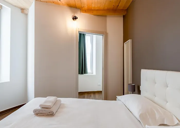 Family-friendly In Isola District Milán