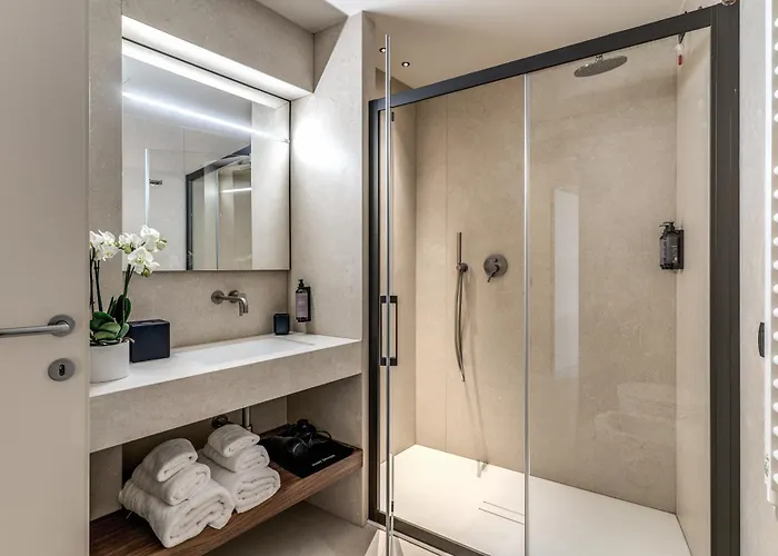 Seety Porta Romana Statue *