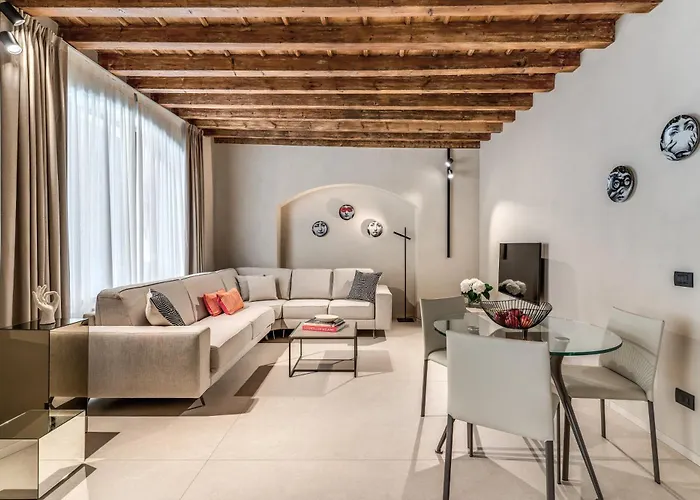 Apartment Seety Porta Romana Statue