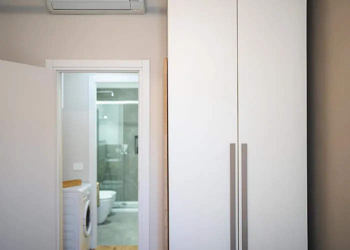 Modern Flat Near Skyline