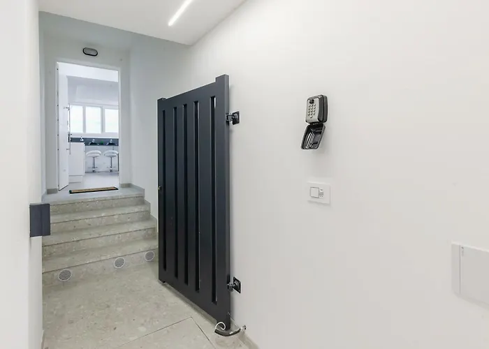 Urban Jungle M3 Duomo 12 Min Apartment Milan