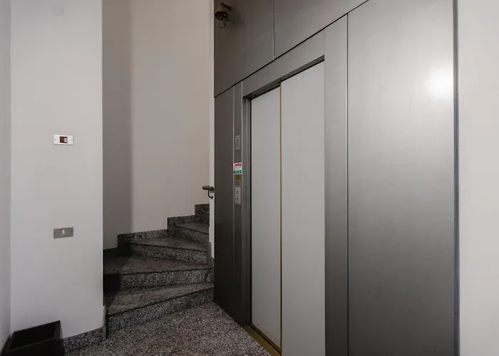 شقة Black & Light