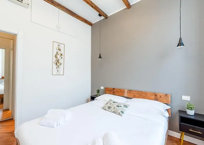 Stylish With Balcony - Brera Mediolan