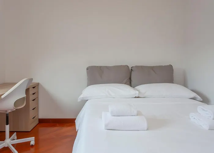 Metro 4 Spacious And Bright Three-room *