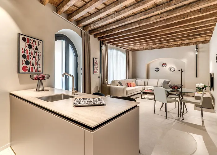 Seety Porta Romana Statue Μιλάνο