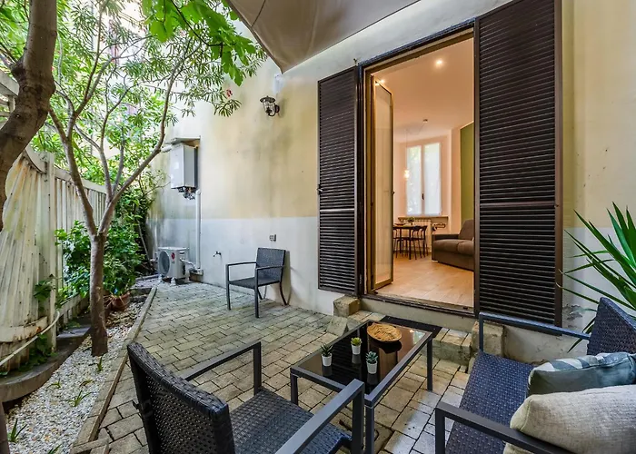 Entire With Patio In The Isola Area