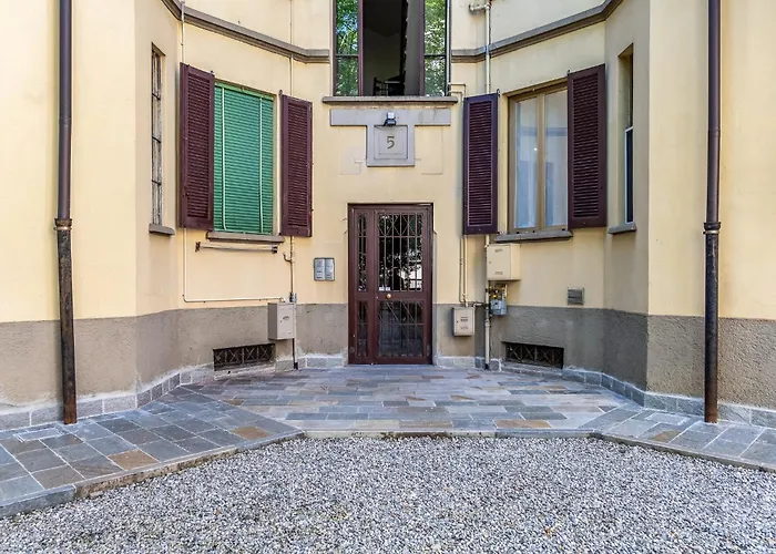 Entire With Patio In The Isola Area