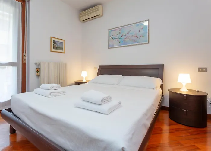 Metro 4 Spacious And Bright Three-room