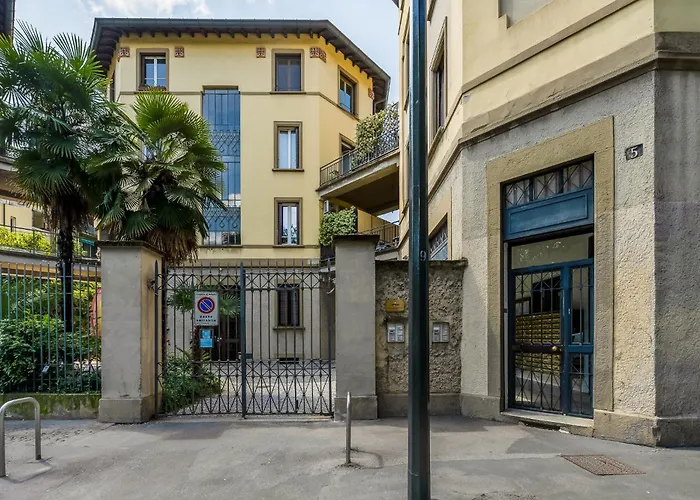 Apartment Entire With Patio In The Isola Area *