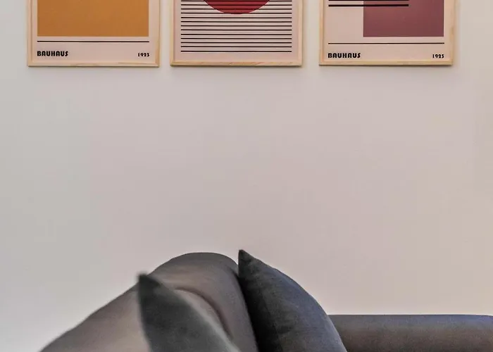 M25 - Garage Loft Apartment