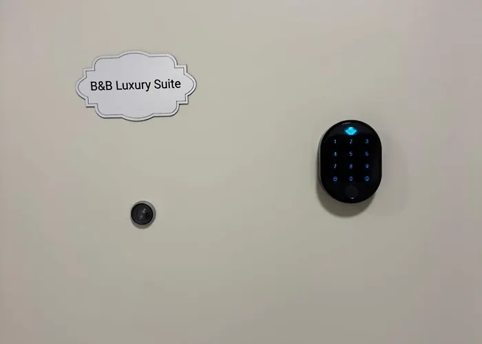 Luxury - Metropolitana M4- San Babila -stadio San Siro - Duomo - Aeroporto Linate - Castello Sforzesco Milán