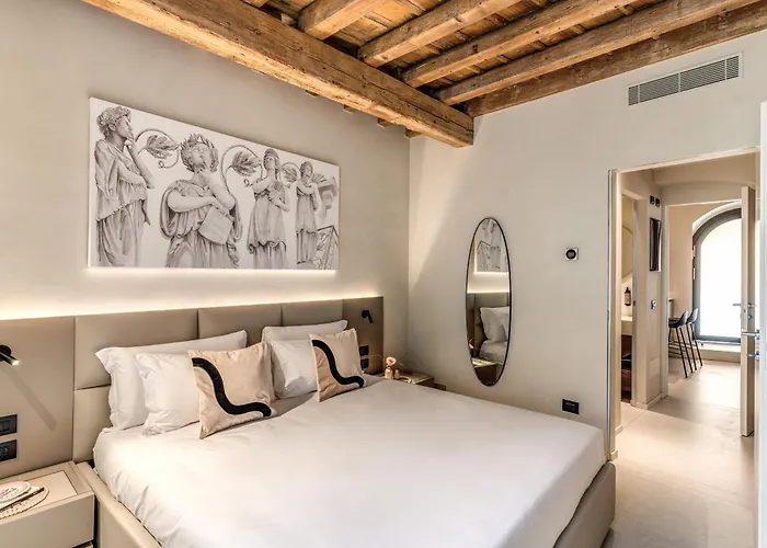 Seety Porta Romana Statue