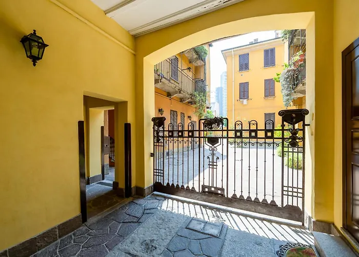 Modern Flat Near Skyline * 米兰