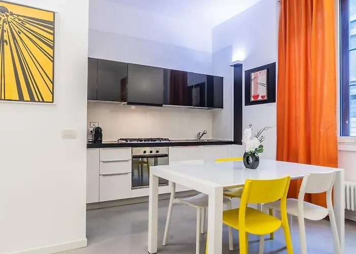 M25 - Garage Loft Apartment
