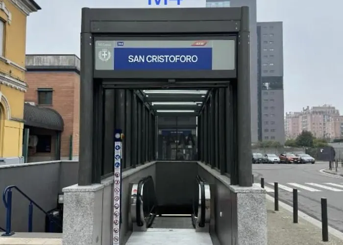 Luxury - Metropolitana M4- San Babila -stadio San Siro - Duomo - Aeroporto Linate - Castello Sforzesco *