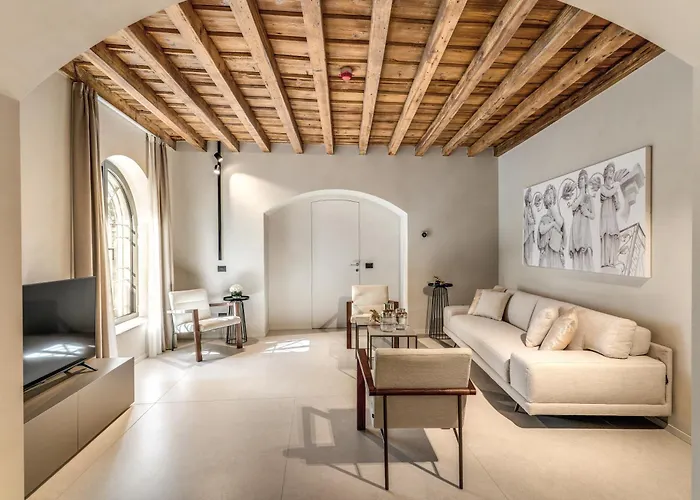 Seety Porta Romana Statue Milan