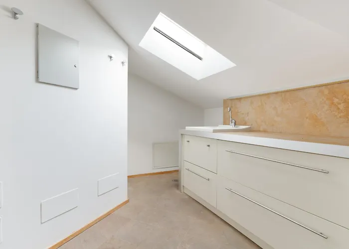 Guesthost - 500sqm Luxury With Spa, Gym, Terrace, Game & Garage