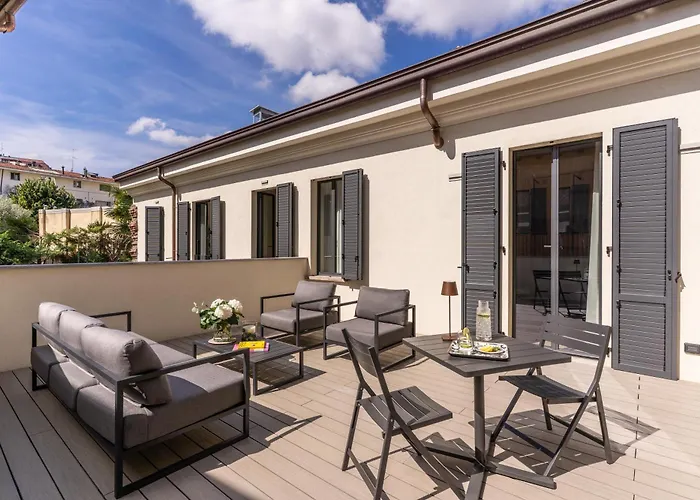 Seety Porta Romana Statue