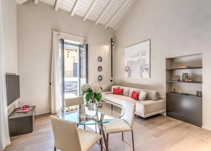 Seety Porta Romana Statue Apartment Milan