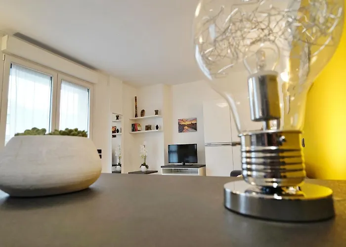 Palazzo Candiani - Stylish Steps From Polimi Bovisa Campus By Rentopolis Apartment Milan