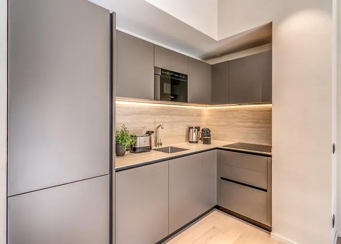 Seety Porta Romana Statue * Milan