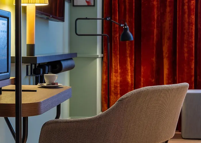 Urban Hive Отель 4*