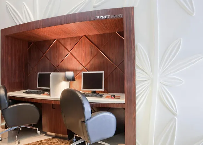 فندق كراون بلازا ميلانو سيتي 4*