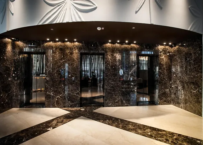 فندق كراون بلازا ميلانو سيتي 4*