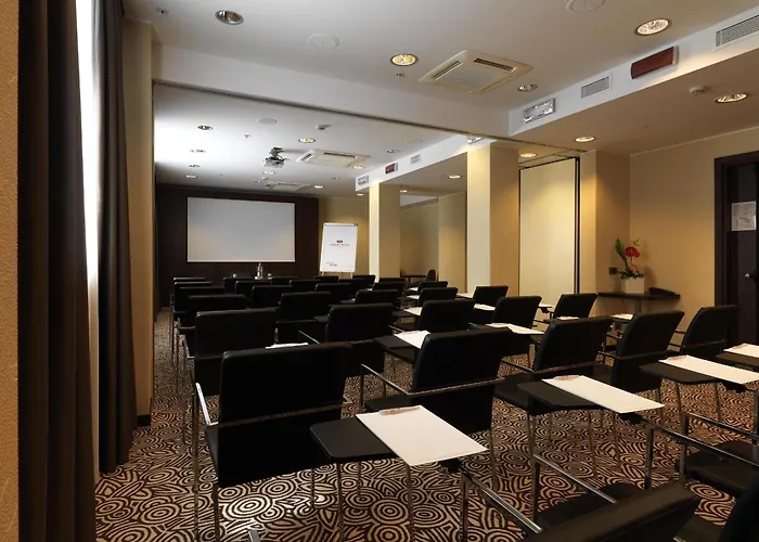 كراون بلازا ميلانو سيتي 4*