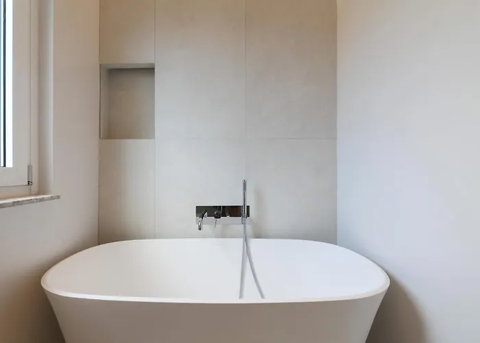 Apartment Contempora - 2-beds, 2 Baths With Balcony - Guastalla *