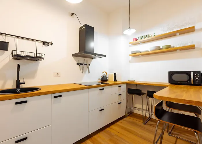 Spacious Design 招待所 4*