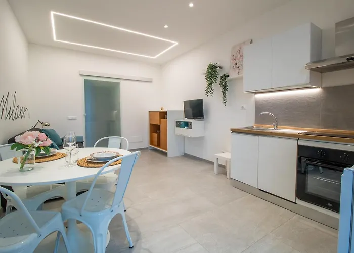 Stylish Flat Porta Venezia Fast Wifi Ac Metro-5 Min From Duomo Apartmán