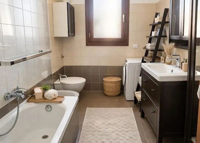 Bicocca, Free Parking, Private Garage, Metro M5 200m, Garden, Kids & Pet Friendly 밀라노