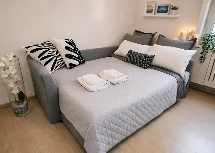 Family Apartment, Duomo 12 Min Walk, 5 Guests, Near Covered Parking Διαμέρισμα