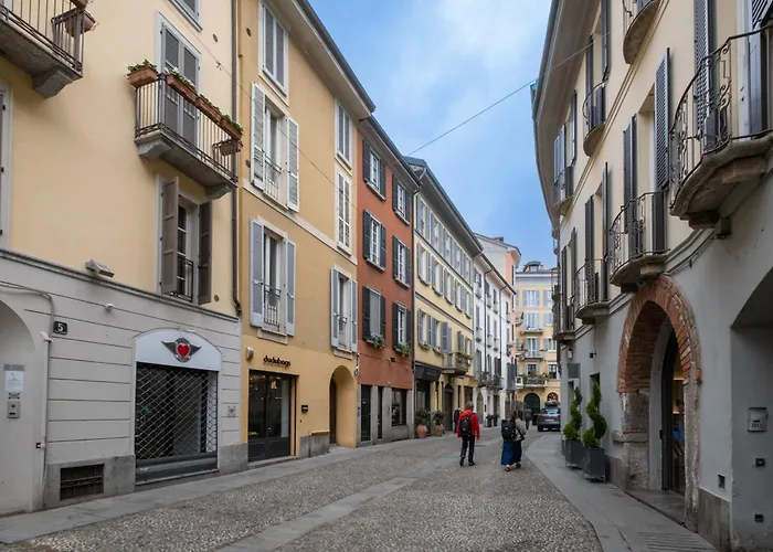 Splendido Bilocale In Via Madonnina, Zona Brera *