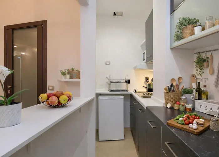 Family Apartment, Duomo 12 Min Walk, 5 Guests, Near Covered Parking *