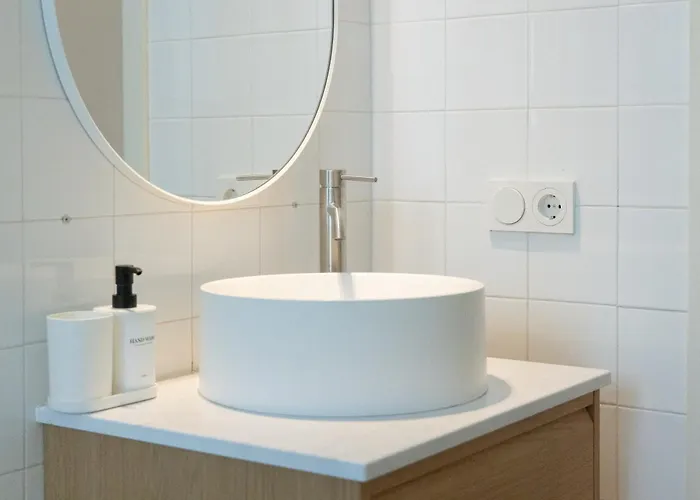 Chic Design 80 Sqm - Sleeps 6 - Metro 2 Min *