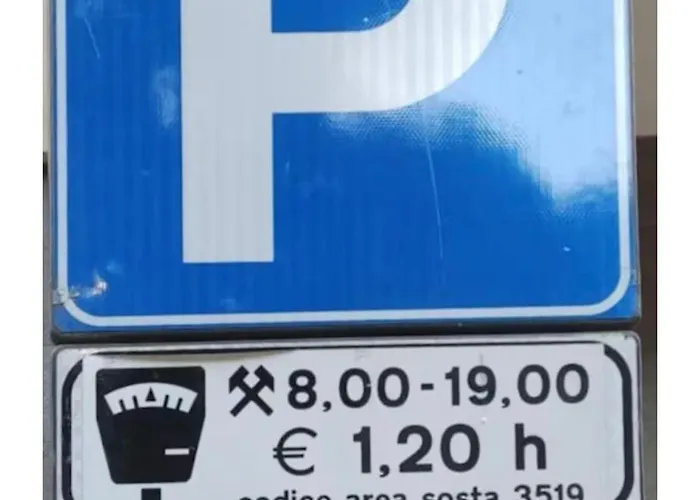 Bright Three-room 250m From The Subway