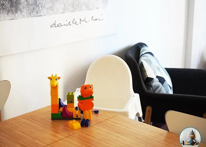 10 Min - Bright & Modern, Up To 5 Beds *