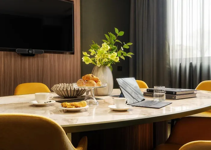 Crowne Plaza By Ihg 4*