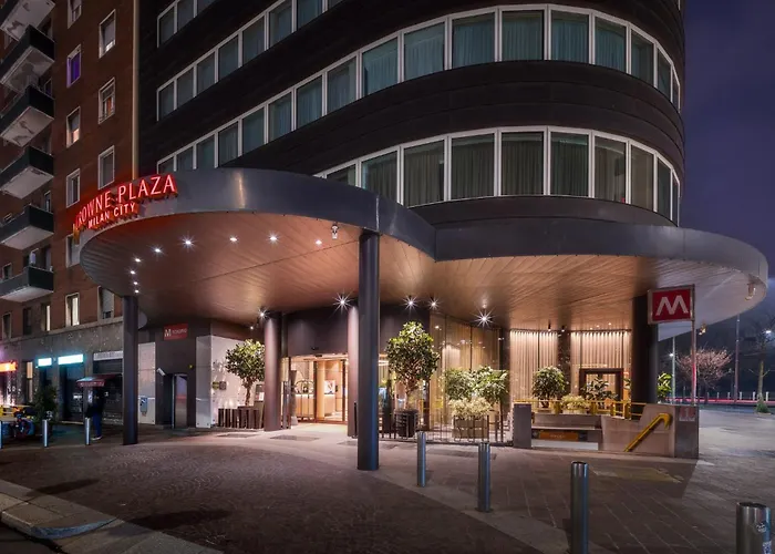 מלון Crowne Plaza By Ihg 4*