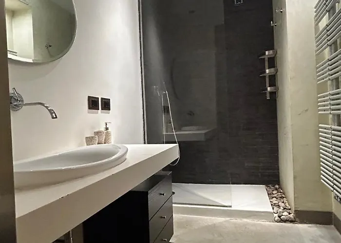 Stylish In Fashion District - Corso Venezia