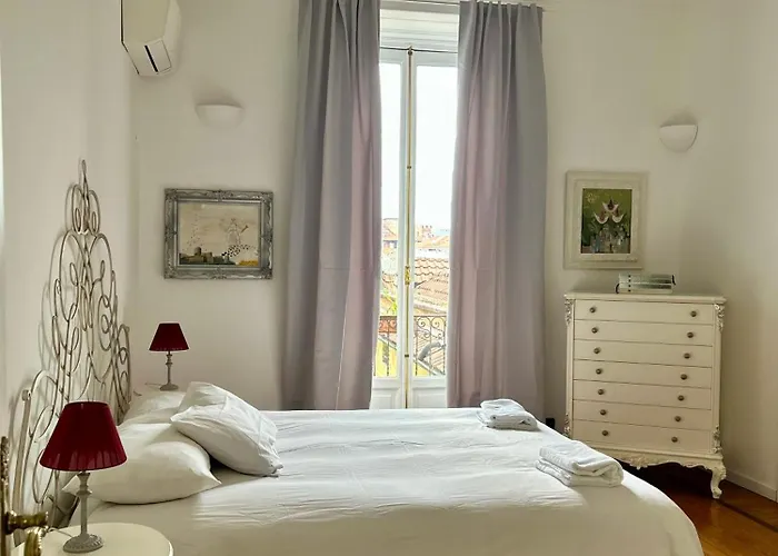 Sant'ambrogio With Charme 아파트 *