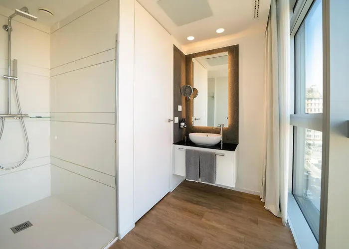 Hotel Innside Milano Torre Galfa 4*