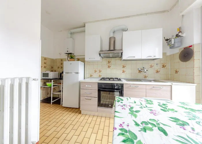 Guesthost - Bonola M1 Bright & Functional Flat Mailand